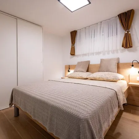 Gagula トロギール